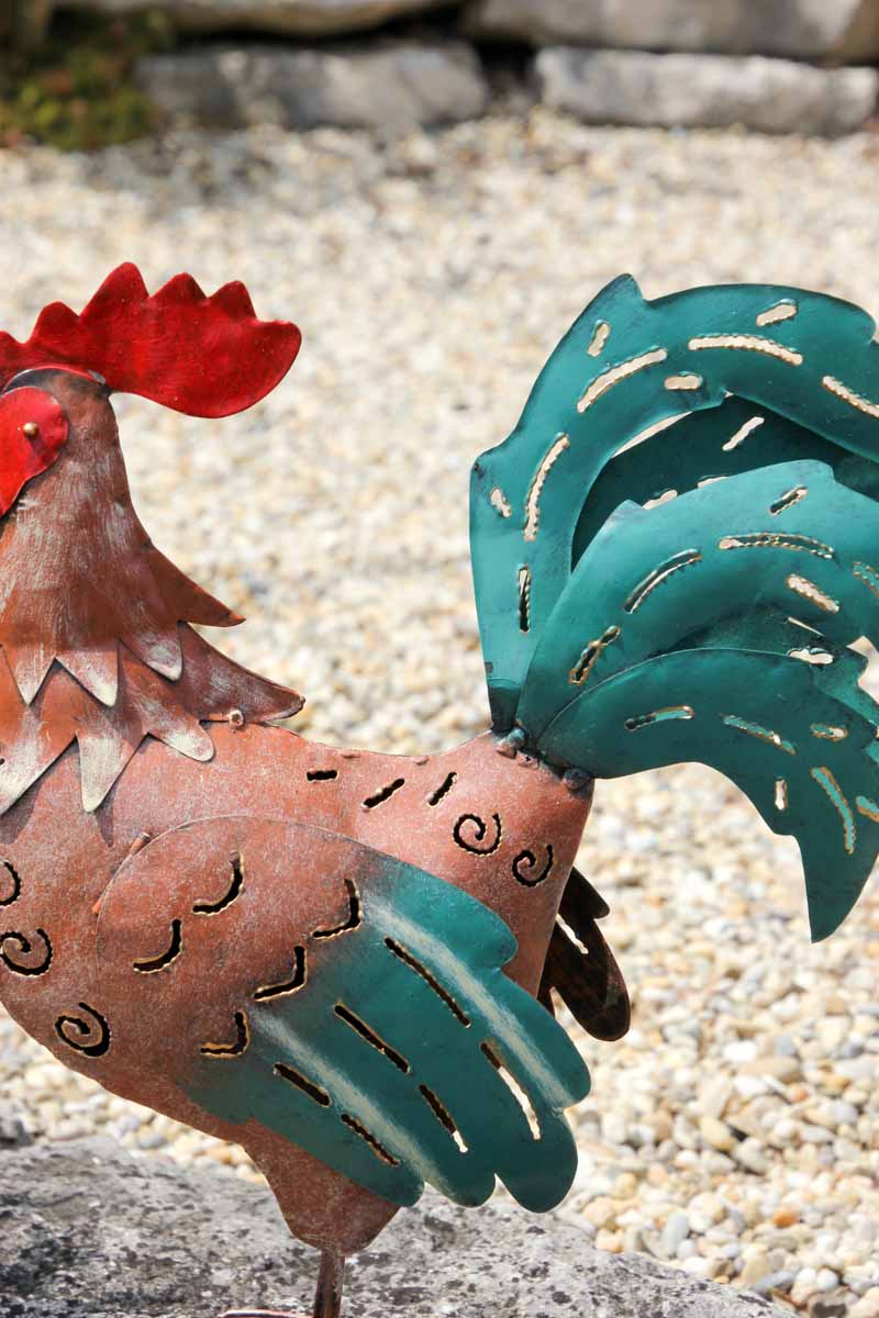 Gartenfigur Gockel Hahn Figur aus Metall. Tier Skulptur Haus und